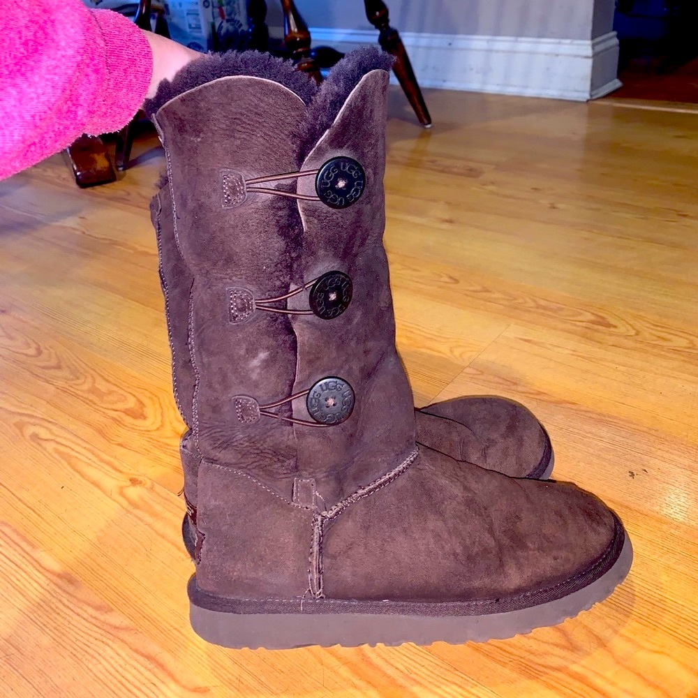 UGGS- Bailey Button Triplet in Chocolate Brown